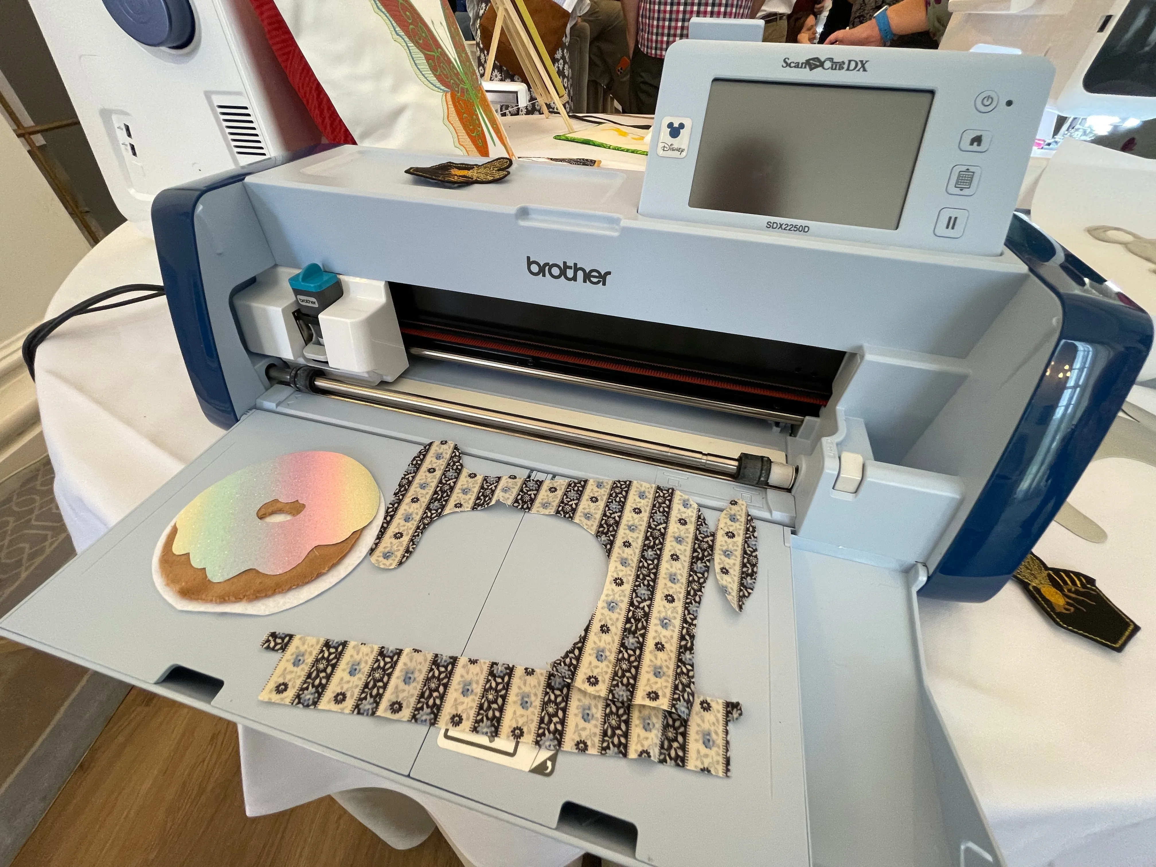 Brother ScaNcut SDX2250D with Paper Bundle