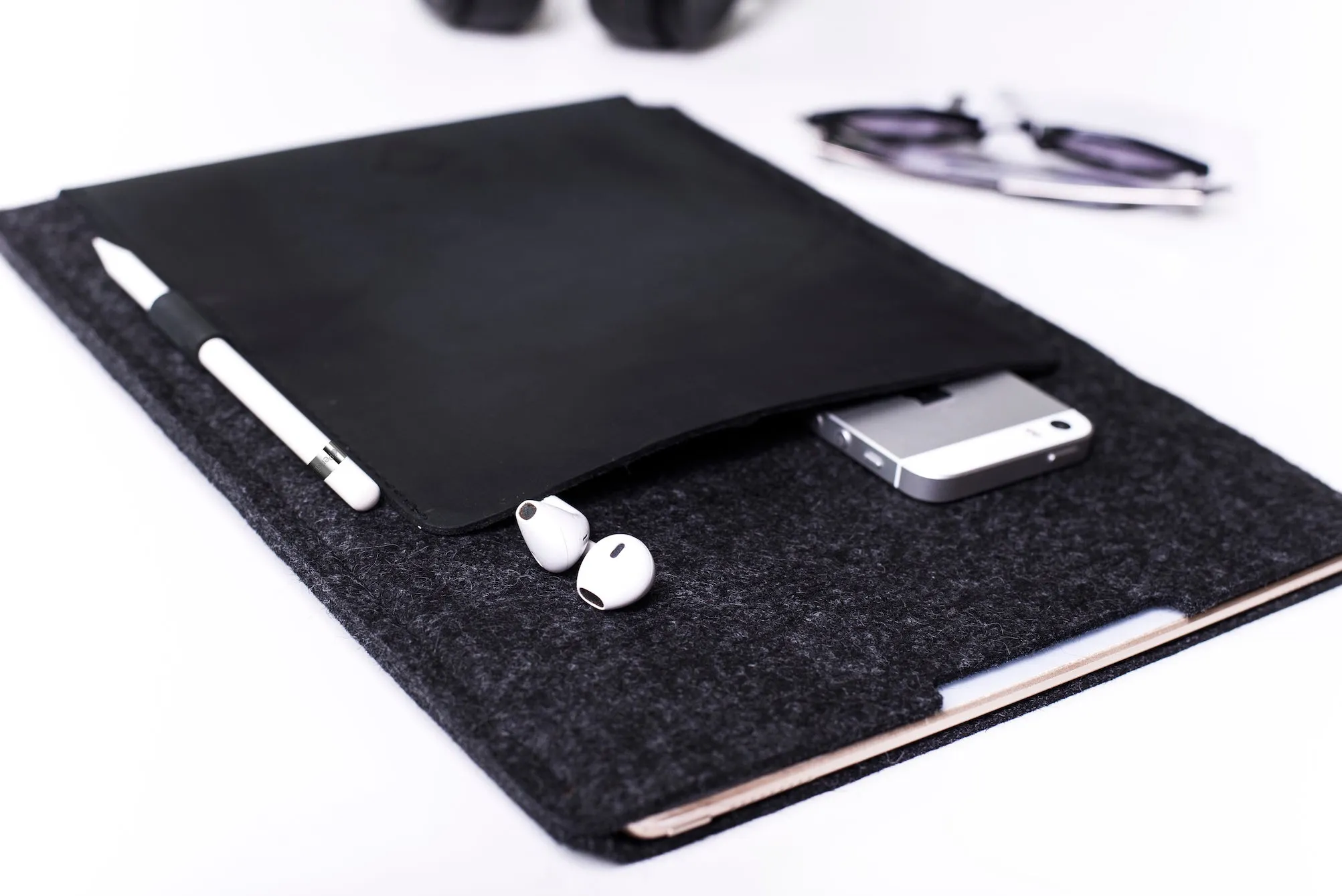 SECOND SKIN iPad Case/ Classy Black/